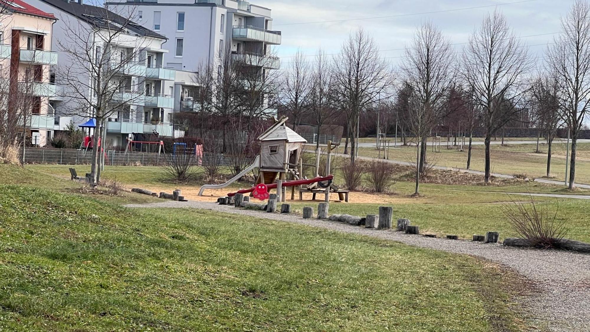 Grosse Ferienwohnung In Augsburg Mit Balkon Bagian luar foto